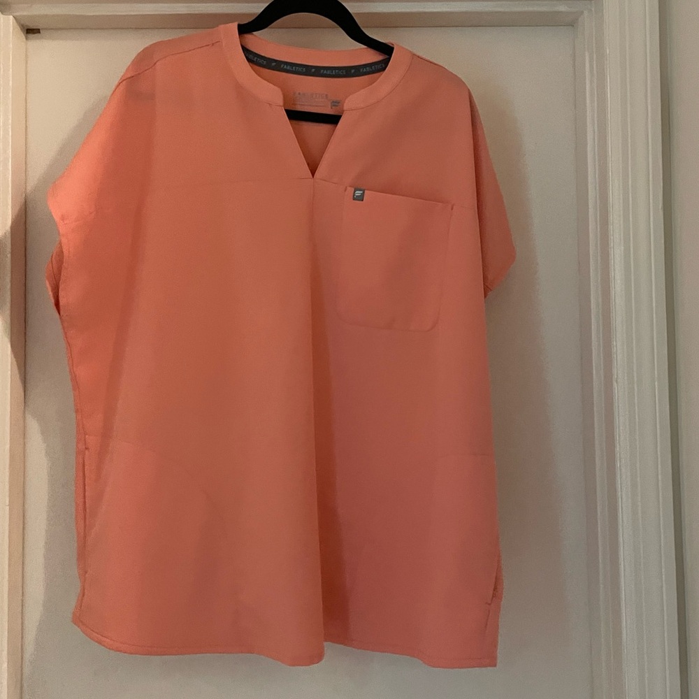Fabletics Evolve Scrub Top